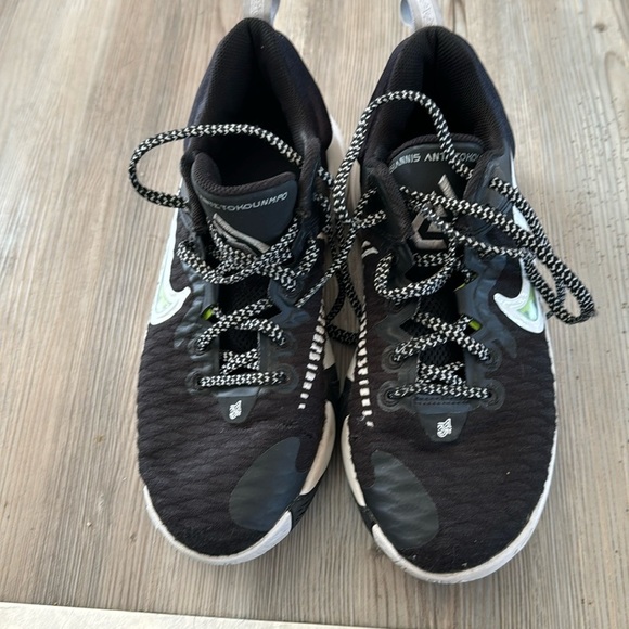 Nike Other - Nike boys Gianna’s immortality 6y sneakers